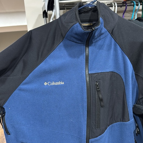 Vented Columbia zip up - Picture 7 of 7